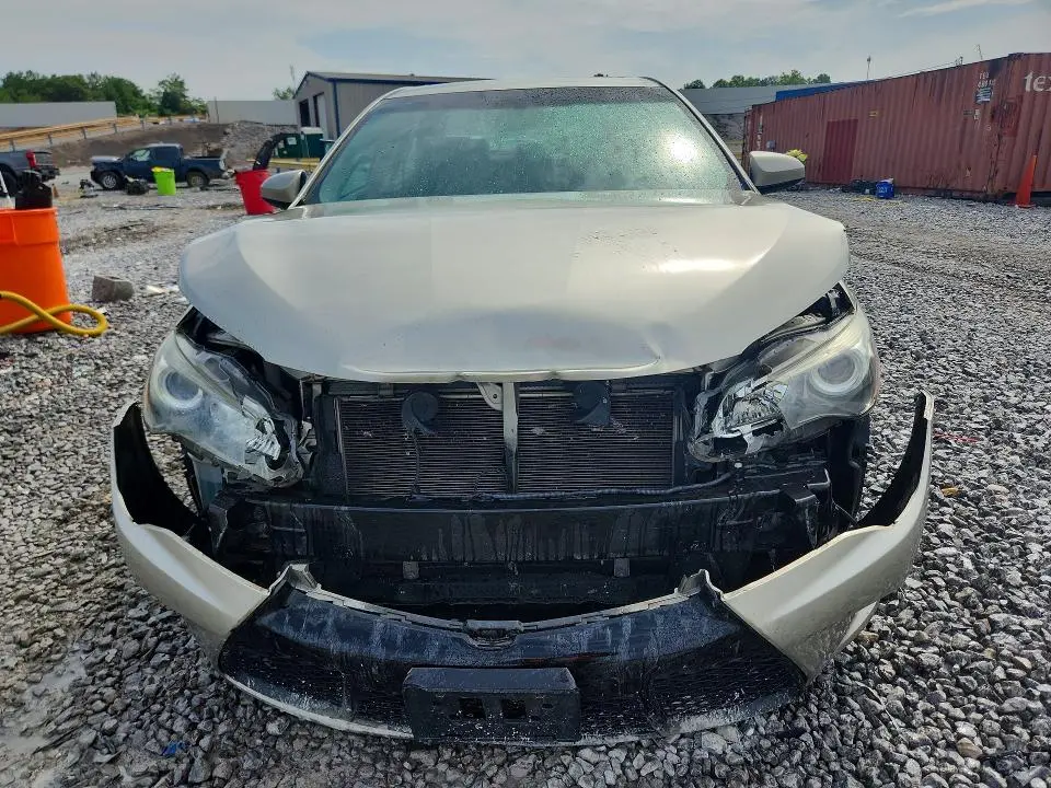 2015 TOYOTA CAMRY SE  