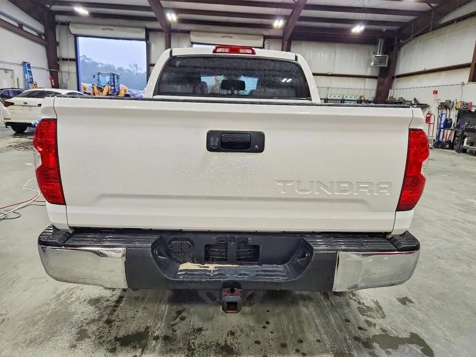 2017 TOYOTA TUNDRA CREWMAX SR5  