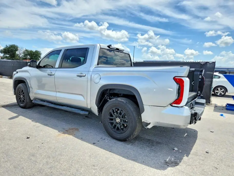 2024 TOYOTA TUNDRA SR5  