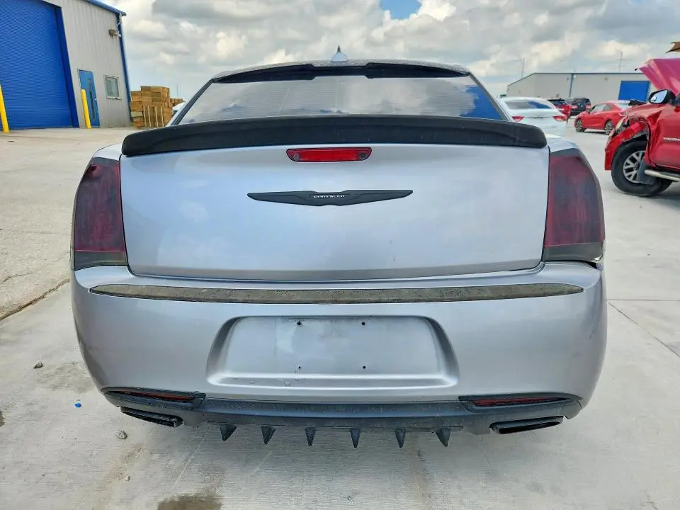 2016 CHRYSLER 300 LIMITED  