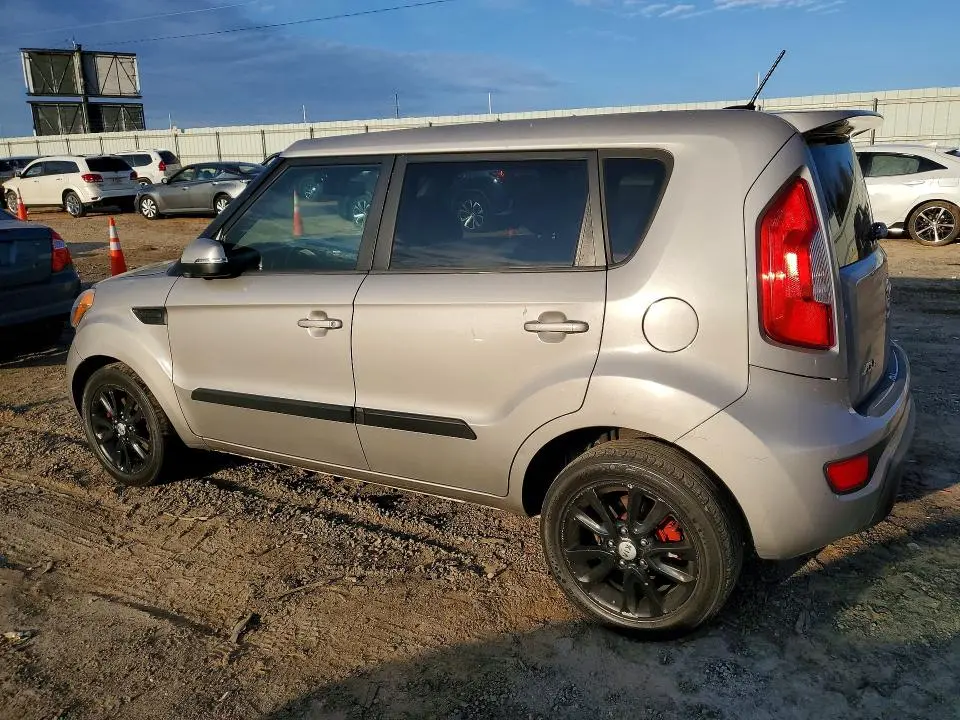 2013 KIA SOUL +  