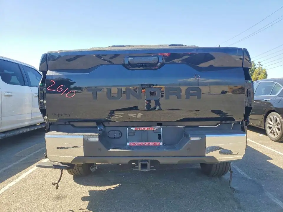 2025 TOYOTA TUNDRA SR5  