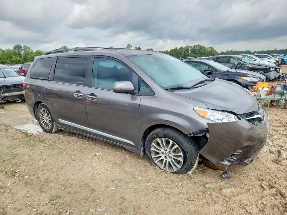 2019 TOYOTA SIENNA XLE 8-PASSENGER  