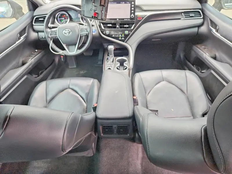 2022 TOYOTA CAMRY XLE  