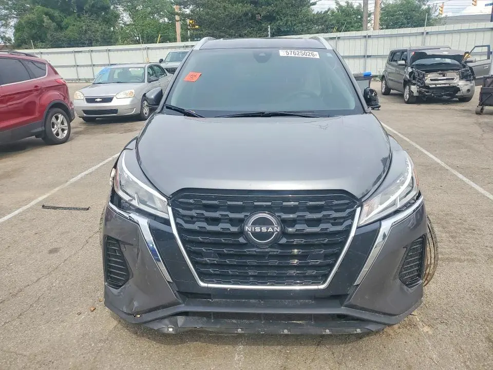 2022 NISSAN KICKS SV  