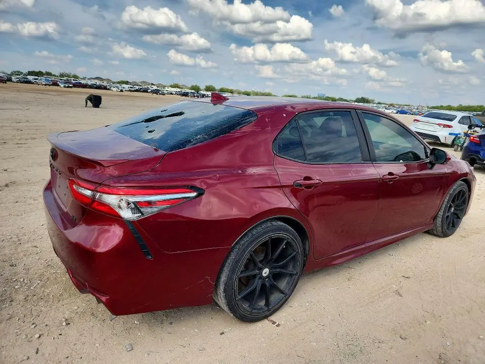 2018 TOYOTA CAMRY SE  