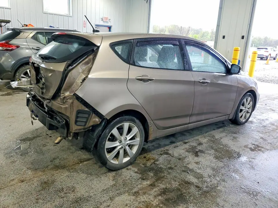 2013 HYUNDAI ACCENT SE  