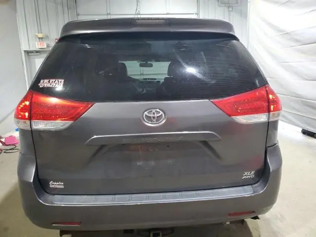 2012 TOYOTA SIENNA XLE  