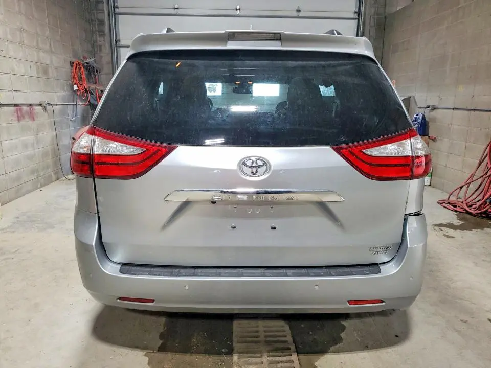 2019 TOYOTA SIENNA LIMITED PREMIUM 7-PASSENGER  
