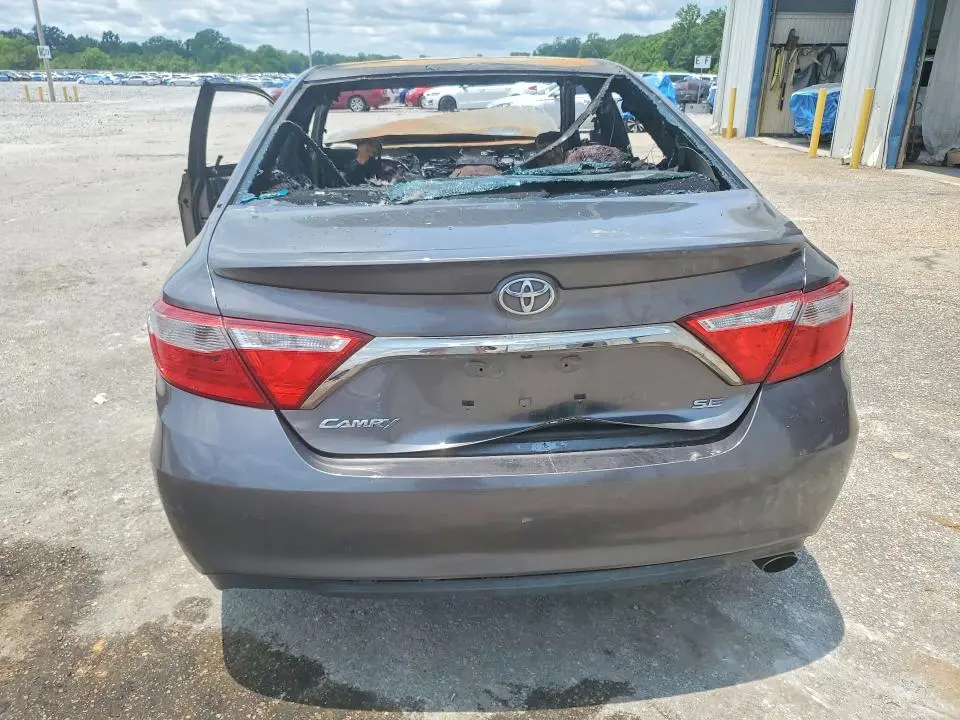 2017 TOYOTA CAMRY SE  