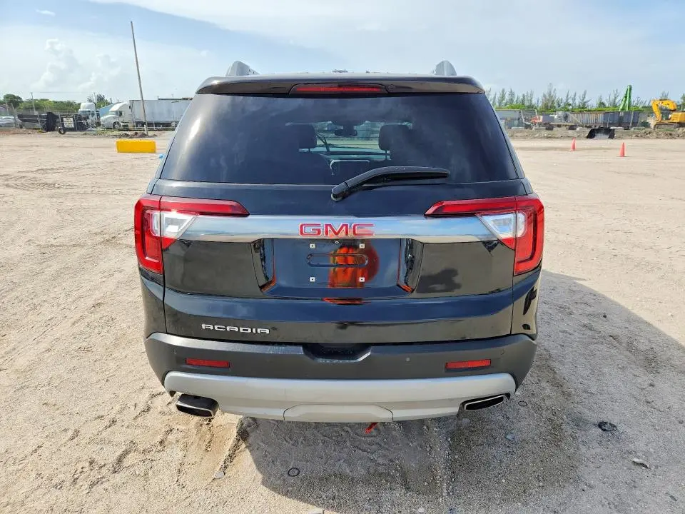 2021 GMC ACADIA SLT  