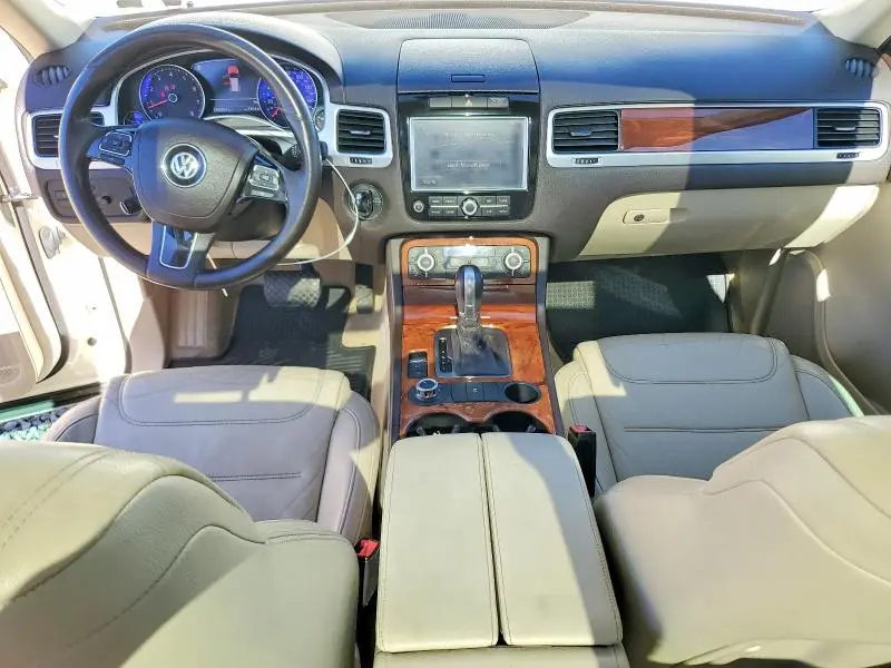 2011 VOLKSWAGEN TOUAREG V6  