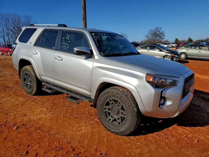 2023 TOYOTA 4RUNNER SE  