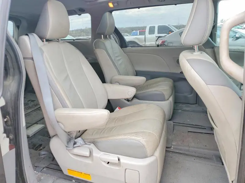 2013 TOYOTA SIENNA LIMITED 7-PASSENGER  