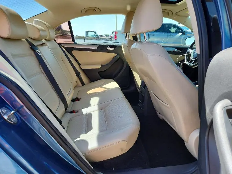2017 VOLKSWAGEN JETTA SE  