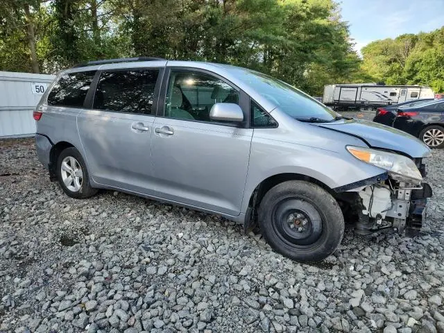 2015 TOYOTA SIENNA LE  