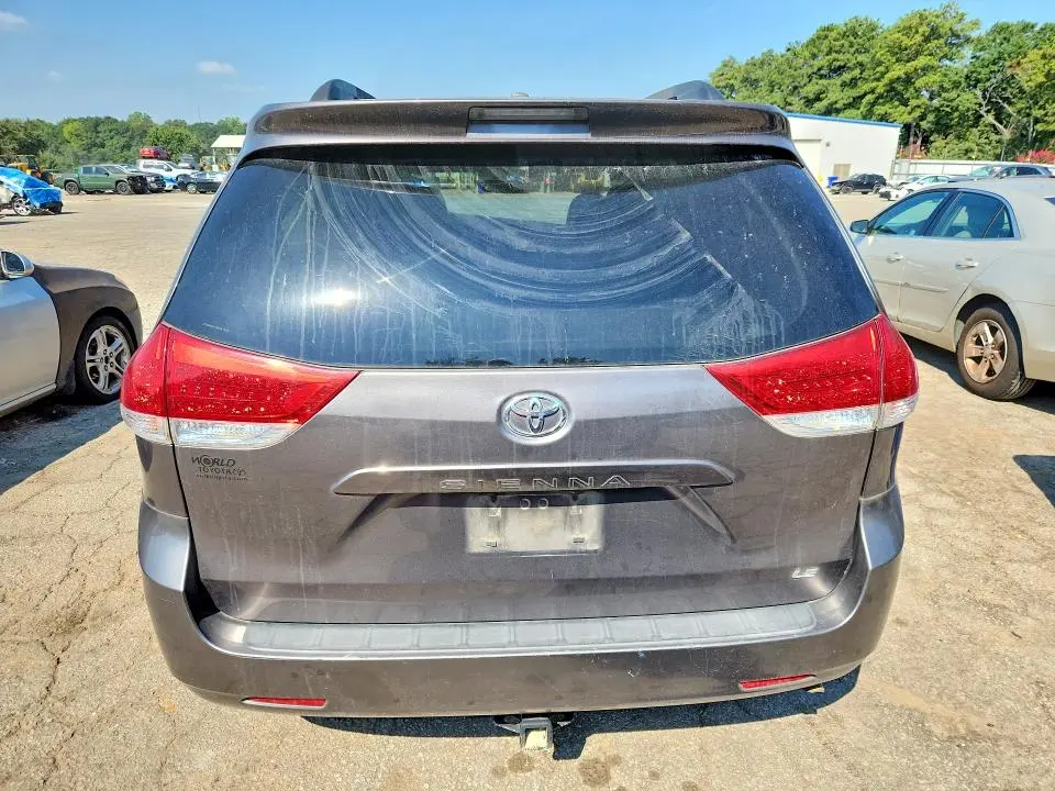 2011 TOYOTA SIENNA LE  