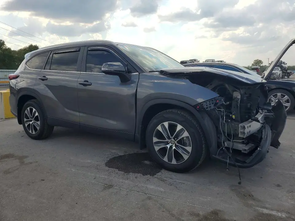 2024 TOYOTA HIGHLANDER XLE  
