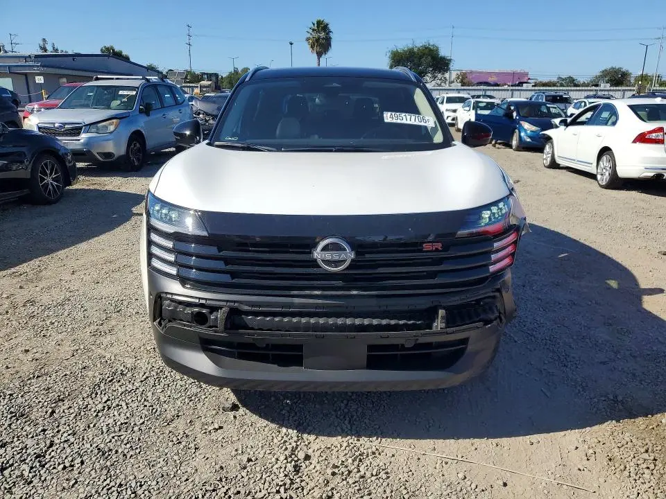 2025 NISSAN KICKS SR  