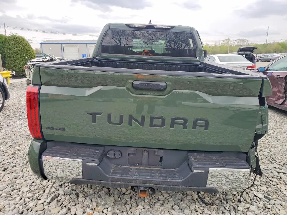2022 TOYOTA TUNDRA SR5  
