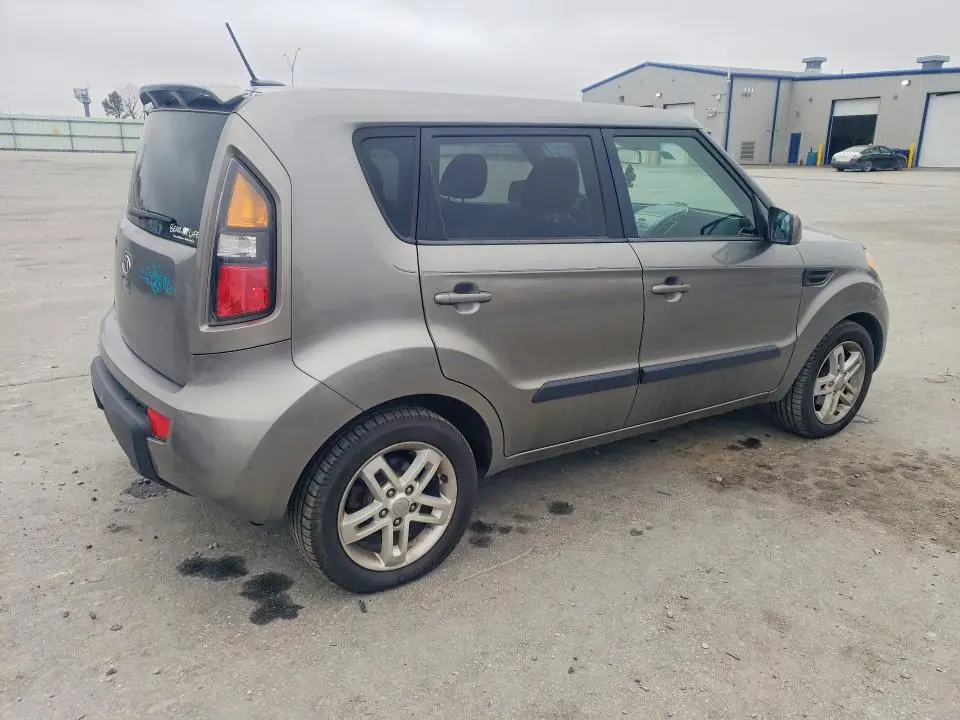 2011 KIA SOUL +  