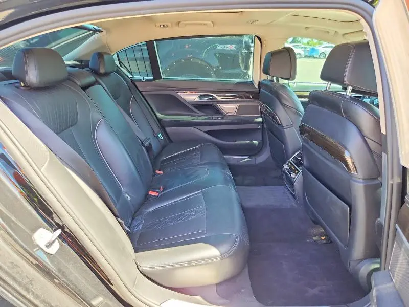 2016 BMW 750 XI  