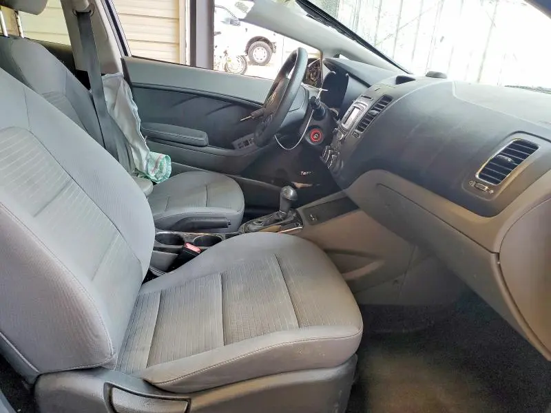 2017 KIA FORTE LX  