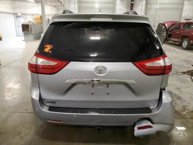 2017 TOYOTA SIENNA XLE  