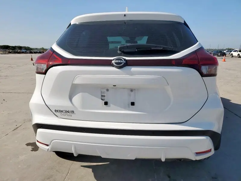 2022 NISSAN KICKS S  