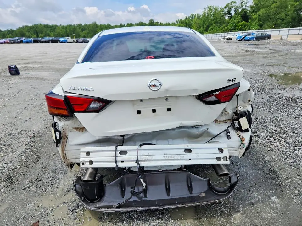 2022 NISSAN ALTIMA SR  