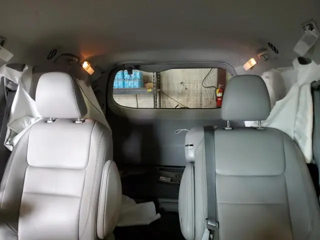 2020 TOYOTA SIENNA XLE  