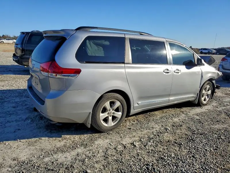 2013 TOYOTA SIENNA LE  
