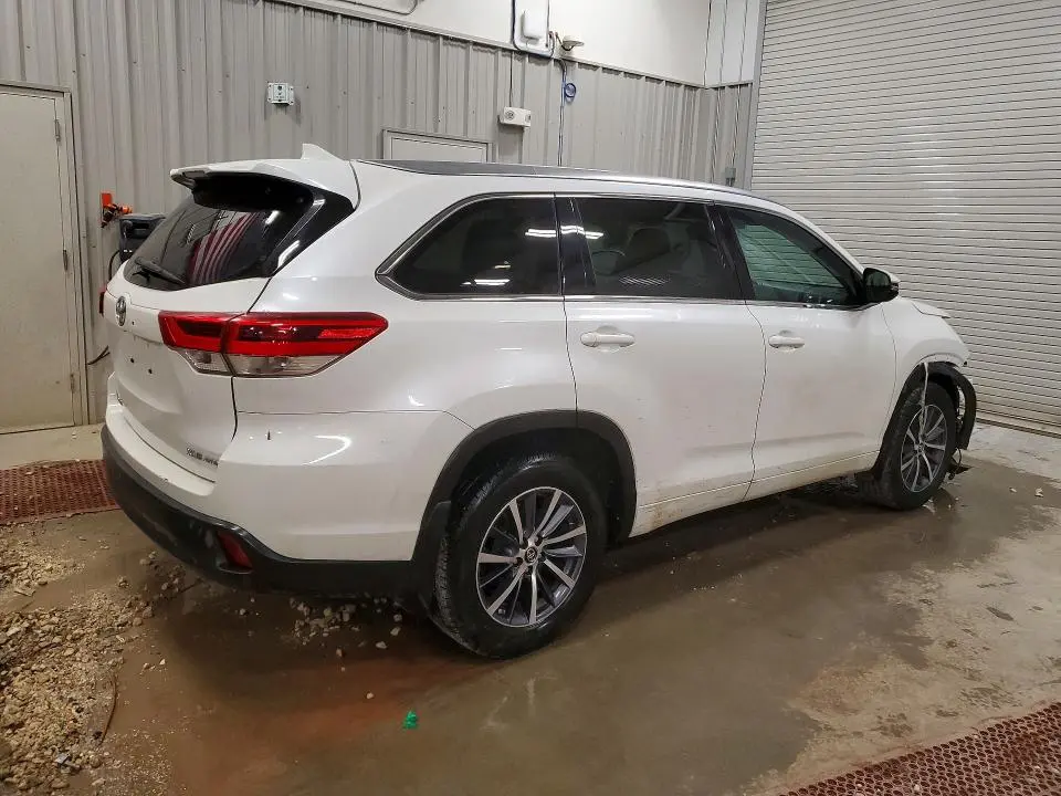 2017 TOYOTA HIGHLANDER XLE  