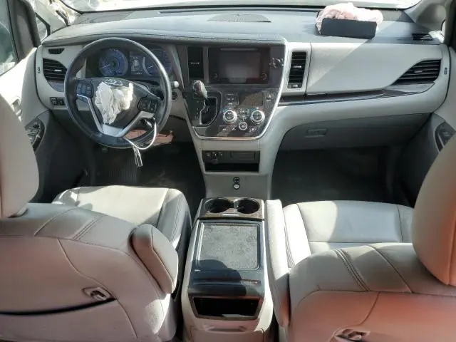 2017 TOYOTA SIENNA XLE  