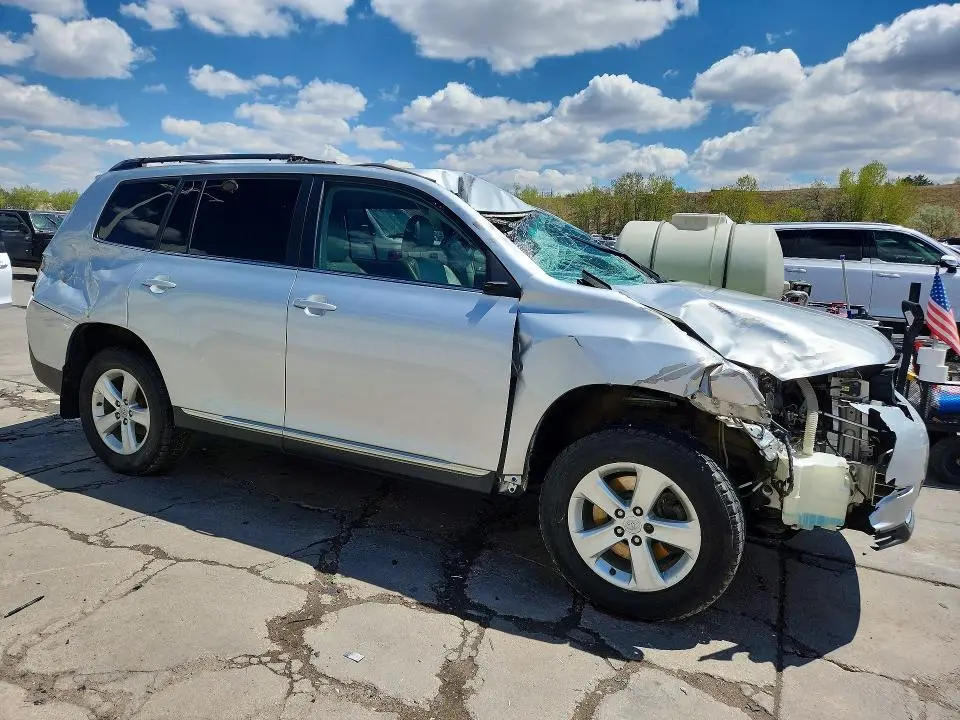 2012 TOYOTA HIGHLANDER SE  
