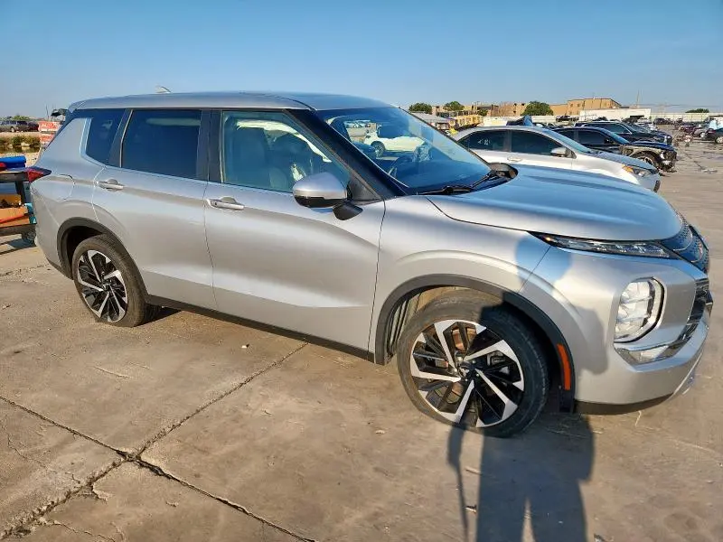2022 MITSUBISHI OUTLANDER SE  
