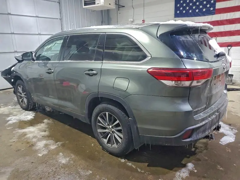 2019 TOYOTA HIGHLANDER SE  