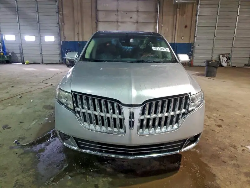 2011 LINCOLN MKT   
