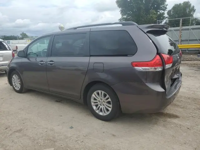 2013 TOYOTA SIENNA XLE  