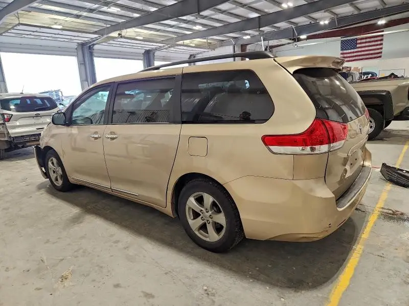 2014 TOYOTA SIENNA LE  