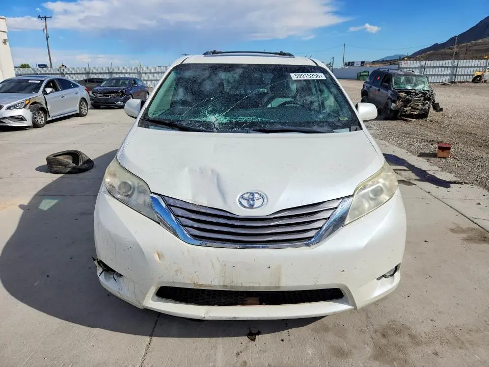 2015 TOYOTA SIENNA XLE 8-PASSENGER  