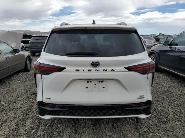 2022 TOYOTA SIENNA XSE  