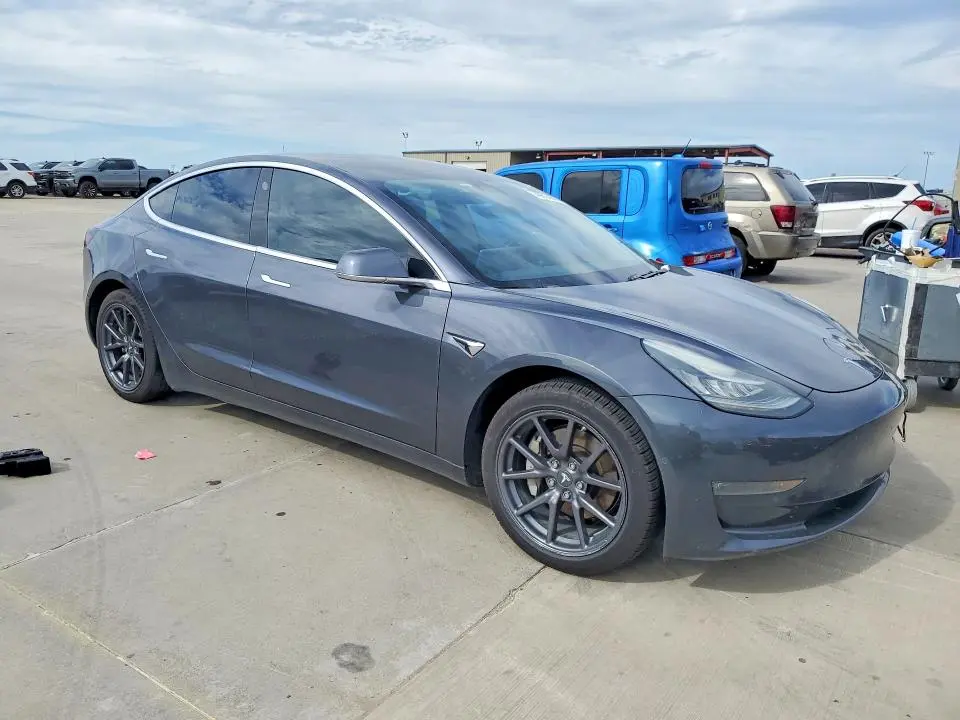 2018 TESLA MODEL 3   