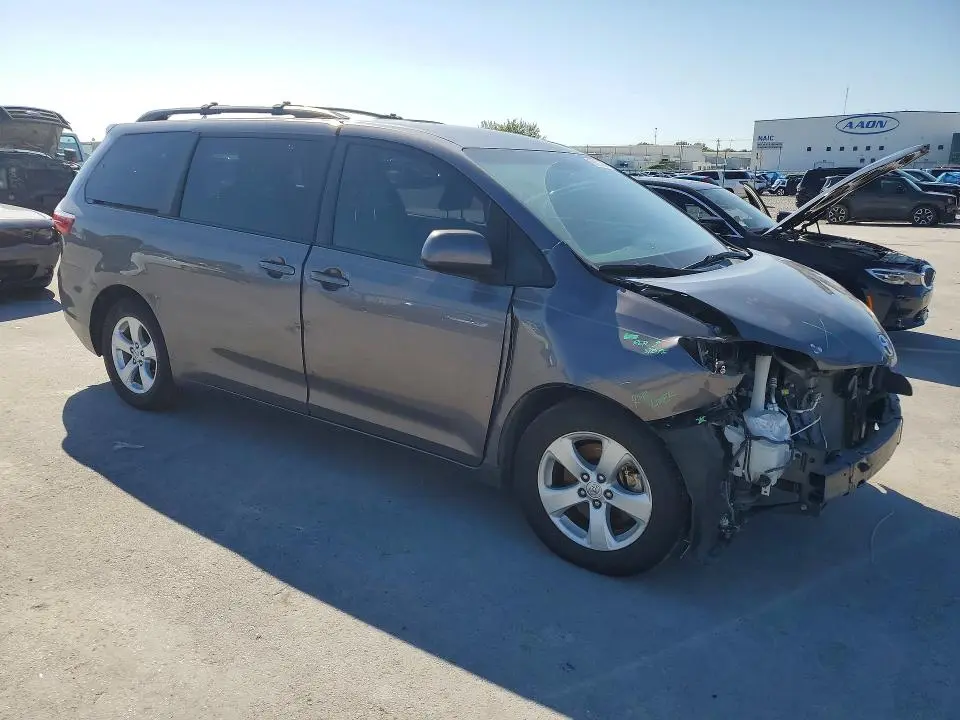 2015 TOYOTA SIENNA LE  