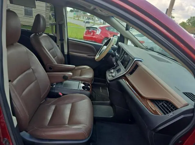 2015 TOYOTA SIENNA XLE  