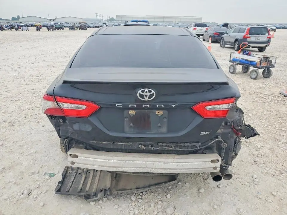 2018 TOYOTA CAMRY SE  