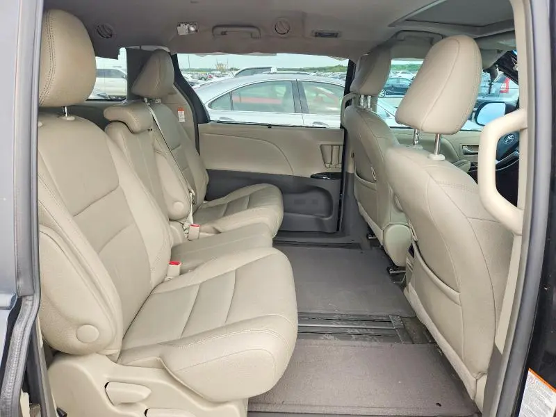 2015 TOYOTA SIENNA XLE 8-PASSENGER  