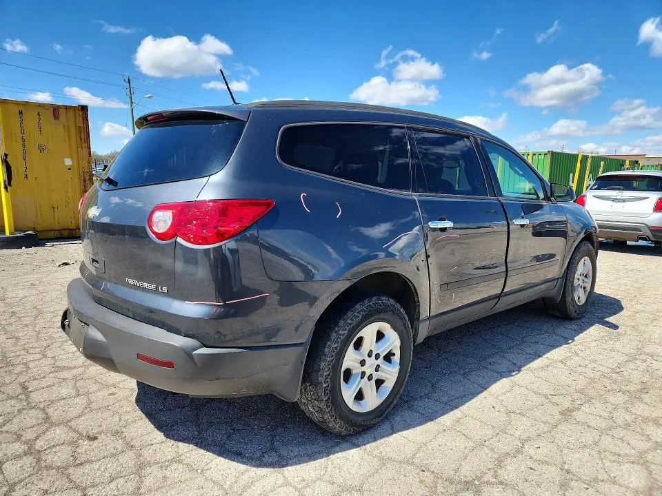 2011 CHEVROLET TRAVERSE LS  