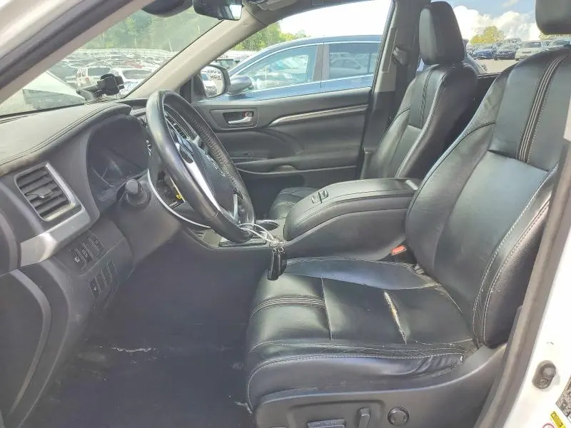 2017 TOYOTA HIGHLANDER SE  