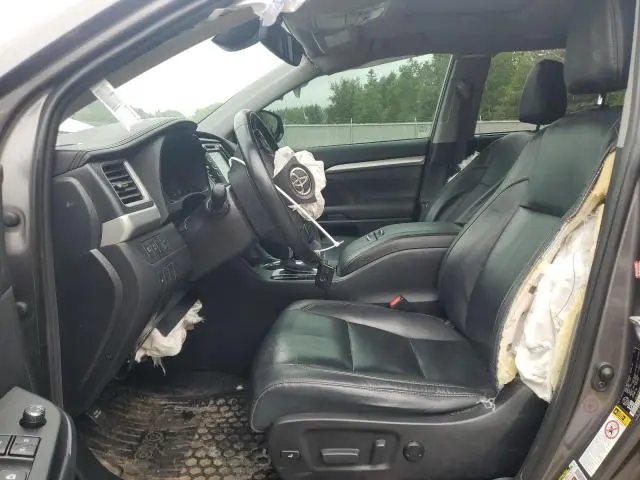 2019 TOYOTA HIGHLANDER SE  